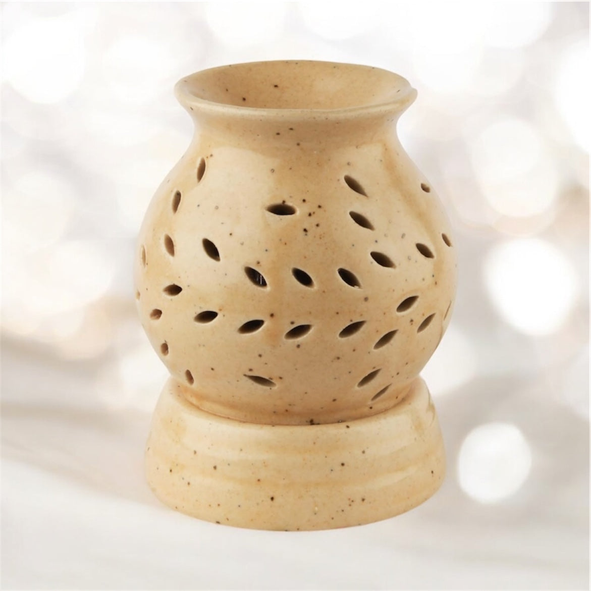 SOULCRAFTZ Handcrafted Ceramic Electric Matki Shaped Aroma Diffuser| Aroma Oil Burner for Aromatherapy| Home Decor and Fragrance with Aroma Oils(Lavender & Lemon Fragrance 20ml Each)