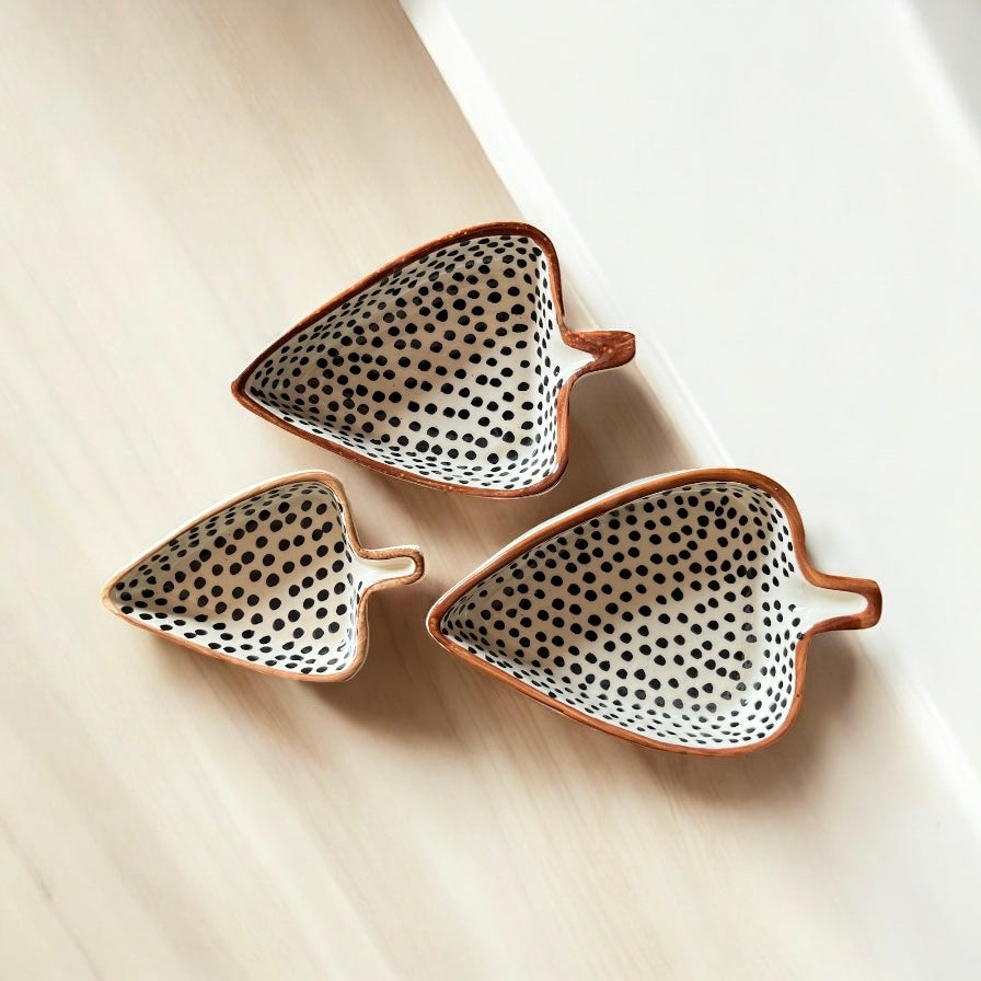 SOULCRAFTZ Handpainted Leaf Shaped Hand Painted Ceramic Glossy Tray Set for Serving Cookies, Dry Fruits, Sweets and Snacks (Set of 3, Length – 16 cm, 15 cm and 12 cm) | Small Platter Set (50-25 ML, Set of 3) (Multicolor
