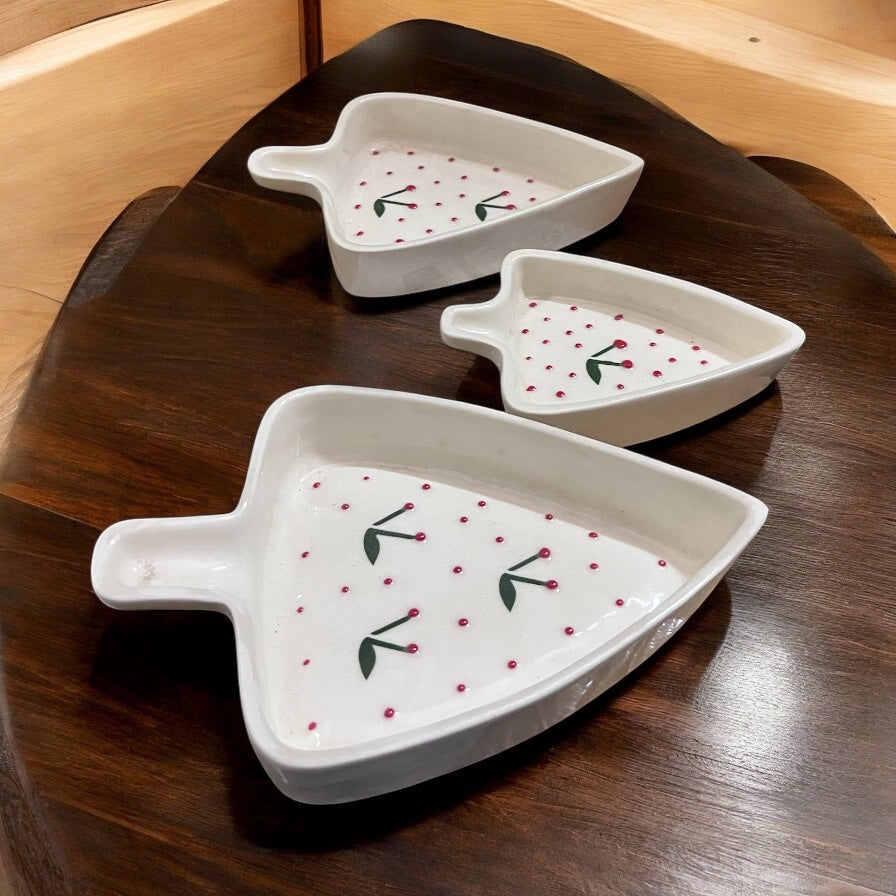 SOULCRAFTZ Handpainted Leaf Shaped Hand Painted Ceramic Glossy Tray Set for Serving Cookies, Dry Fruits, Sweets and Snacks (Set of 3, Length – 16 cm, 15 cm and 12 cm) | Small Platter Set (50-25 ML, Set of 3) (Multicolor