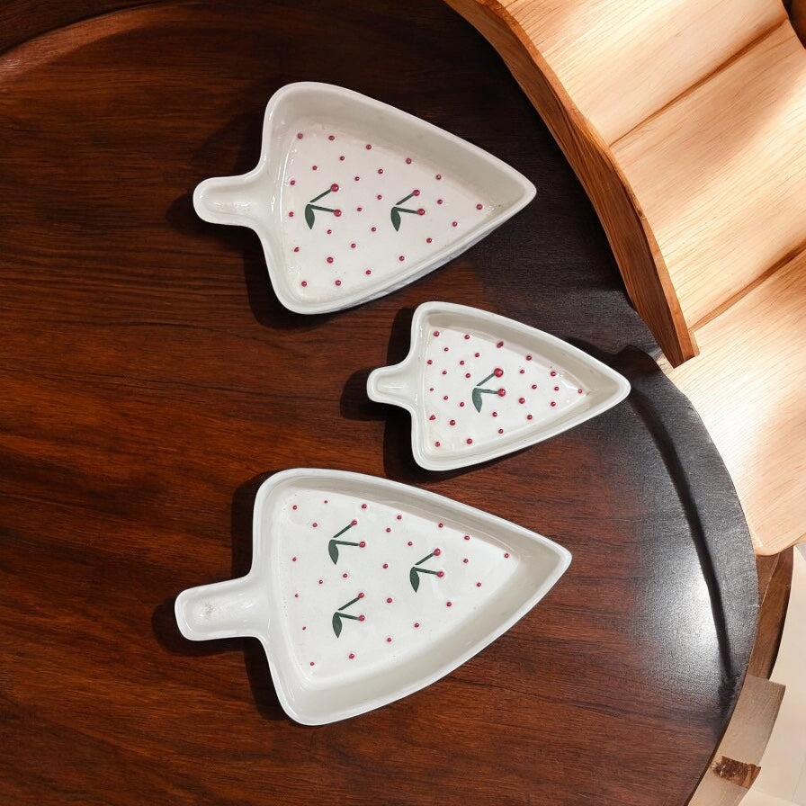 SOULCRAFTZ Handpainted Leaf Shaped Hand Painted Ceramic Glossy Tray Set for Serving Cookies, Dry Fruits, Sweets and Snacks (Set of 3, Length – 16 cm, 15 cm and 12 cm) | Small Platter Set (50-25 ML, Set of 3) (Multicolor