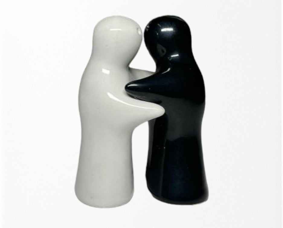 SOULCRAFTZ Salt and Pepper Sprinkler | Seasoning & Spice Shakers |Hugging Couple Set Holder Dispensers Pepper Condiment 2 Pcs | (Black & White)