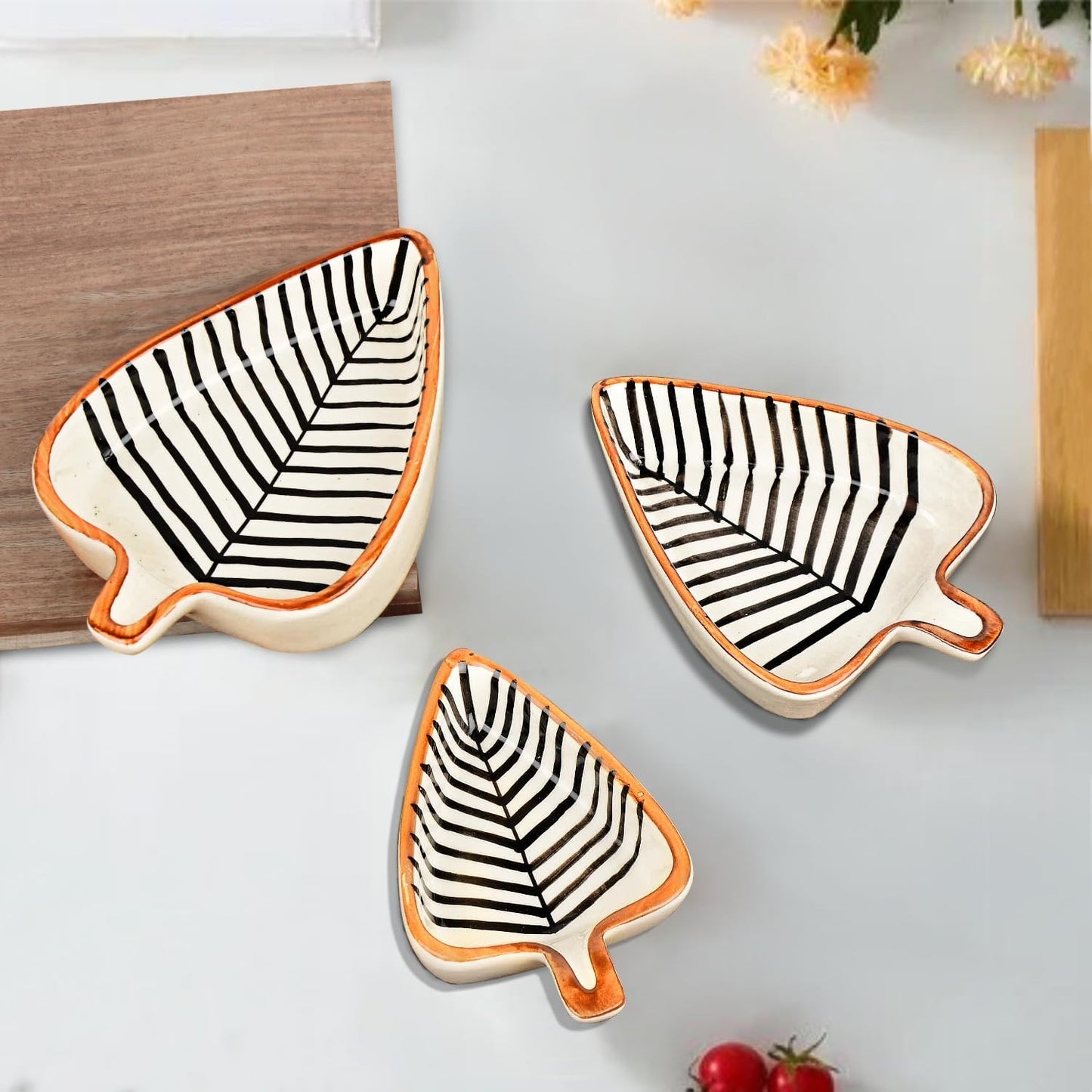 SOULCRAFTZ Handpainted Leaf Shaped Hand Painted Ceramic Glossy Tray Set for Serving Cookies, Dry Fruits, Sweets and Snacks (Set of 3, Length – 16 cm, 15 cm and 12 cm) | Small Platter Set (50-25 ML, Set of 3) (Multicolor