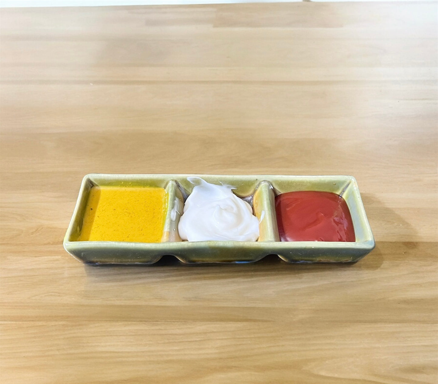 SOULCRAFTZ Ceramic Dip Sauce or Chutney Tray or Platters of 3 Compartment Sushi Wasabi Plates with Soy Sauce Dipping Bowls of 40ml Each