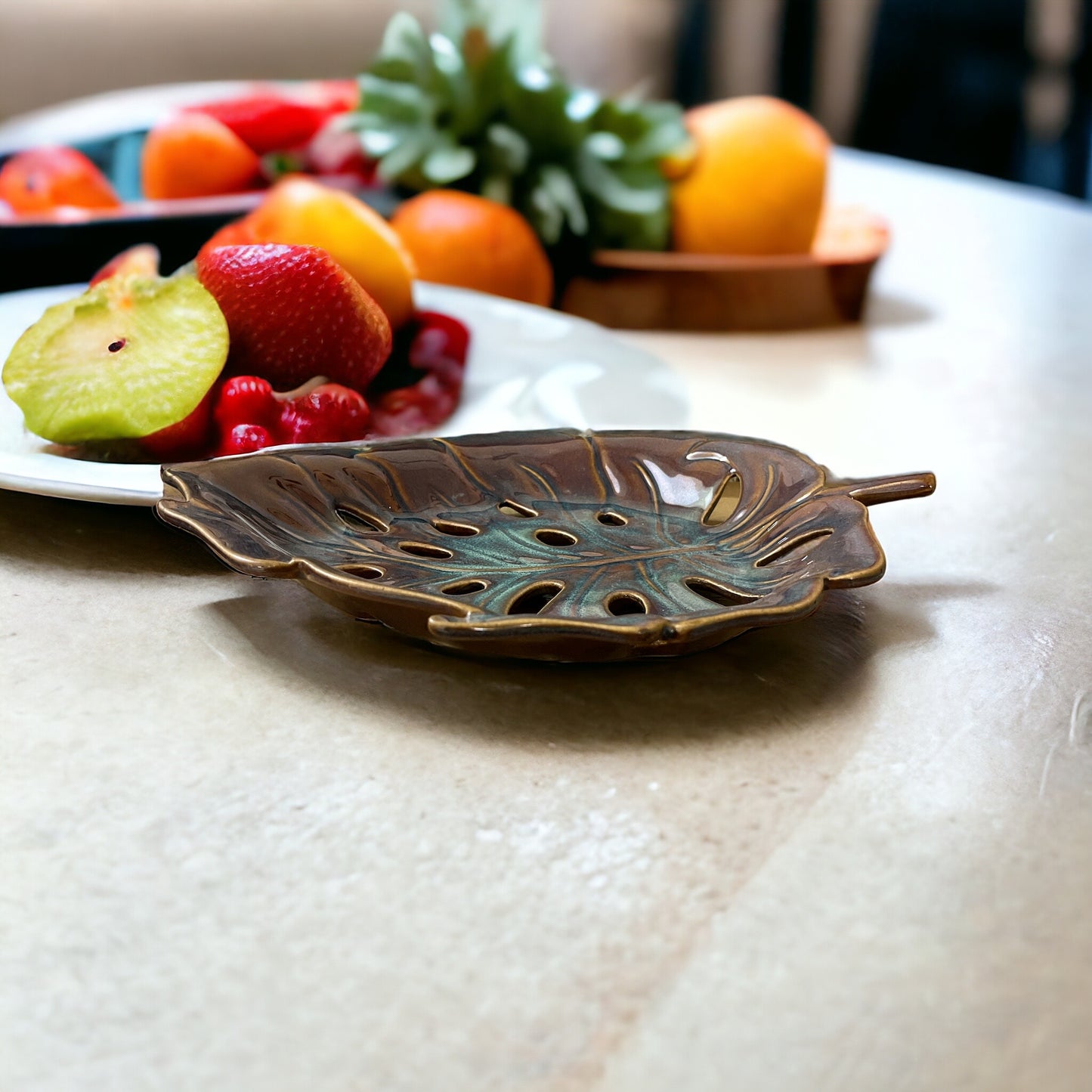 SOULCRAFTZ Ceramic Serving Platter Tray Plates for Serving Tray Fruit Tray Plate for Decoration - Ceramic Serveware - Leaf Shape Plate - 28 cm Long - Multicolour